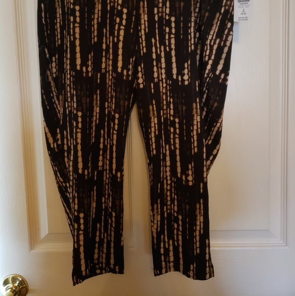 Torrid Print Cropped Legging NWT Size 2 - Picture 2 of 5